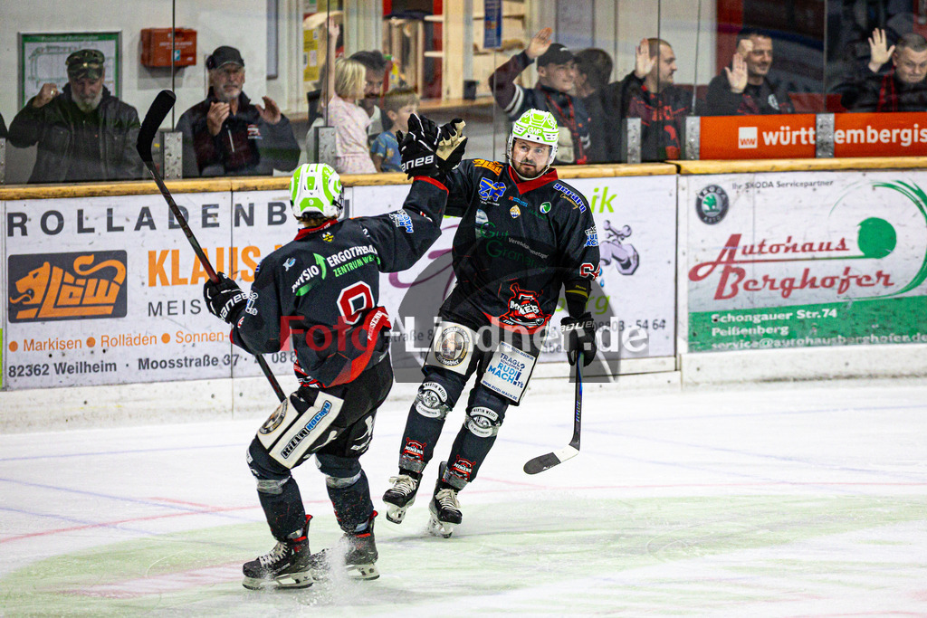 Peißenberg MINERS gegen ESV Buchloe Pirates | Eishockey Bayernliga 2025/26 Vorbereitung, Peißenberg MINERS gegen ESV Buchloe Pirates, 20250921,Torjubel Marek HALODA (MINERS 64),2025-09-21 in Peißenberg (flatbuy Arena Peißenberg), Marek HALODA (MINERS 64)Copyright: WolfgangxLindner www.foto-lindner.de