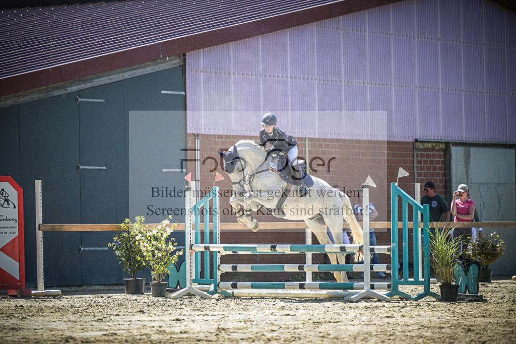 DOS_1587 | Entdecke hochwertige Reitturnierfotos von Foto Oger. Professionell, emotional und authentisch – jetzt Lieblingsmomente im Shop bestellen.Deutschlandweite Turnierfotografie. - Realisiert mit Pictrs.com