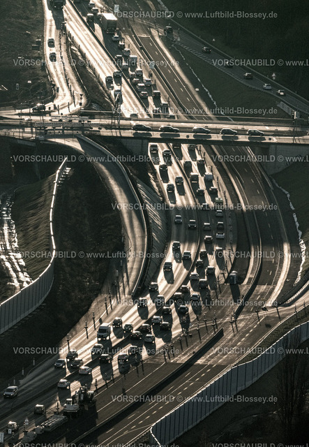 Bochum230202590-2 | Luftbild, Autobahn A448 und Brücke Universitätsstraße, Stau im abendlichen Gegenlicht, Wiemelhausen, Bochum, Ruhrgebiet, Nordrhein-Westfalen, Deutschland