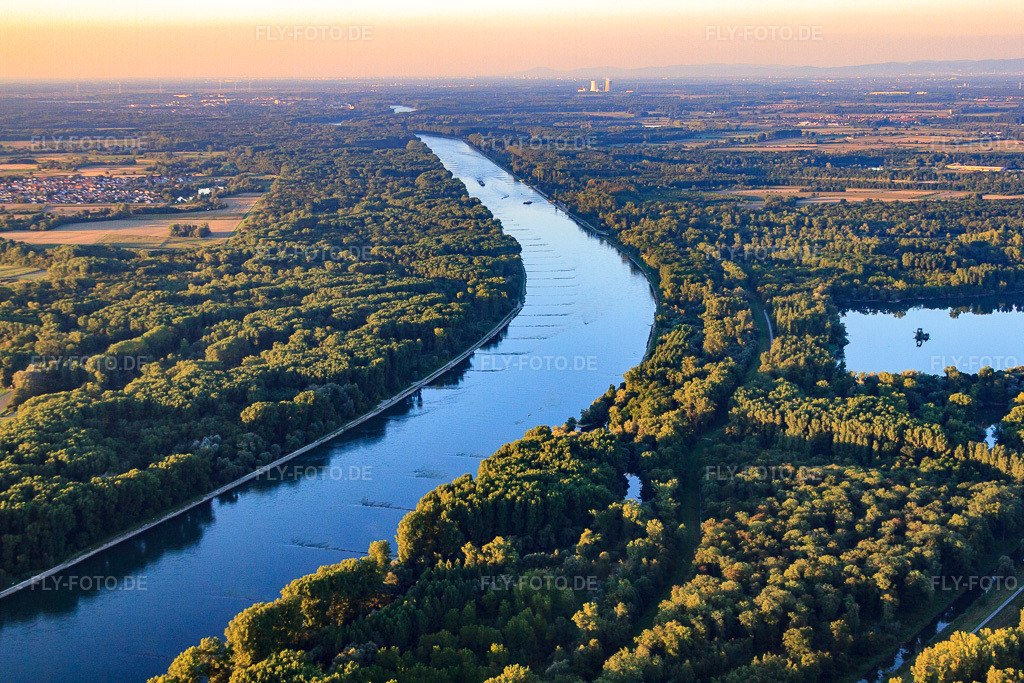Luftbild: Baggersee Schmugglermeer in den Rheinauen am Rhein im Ortsteil Leopoldshafen in Eggenstein-Leopoldshafen im Bundesland Baden-Württemberg in Deutschland. Foto: IMG_59747.jpg vom 04.09.2013 durch Werner Riehm/FLY-FOTO.de