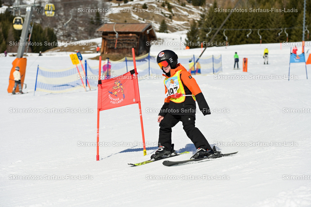 SRF_27.02.2026_433 | Skirennfotos,Serfaus,Fiss,Ladis,Kinderskirennen,Winter,Tirol,Oberland,skirace,SFL,feelfree,weil wir's genießen,ski,Ski,skifahren,Sonnenplateau, - Realisiert mit Pictrs.com