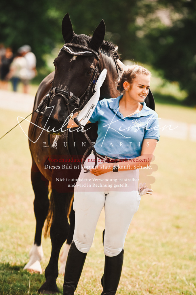 DSC_6437 | Pferde- und Turnierfotografie in Westsachsen. Pferdeportraits, Auftragszeichnungen und intuitive Kunst.