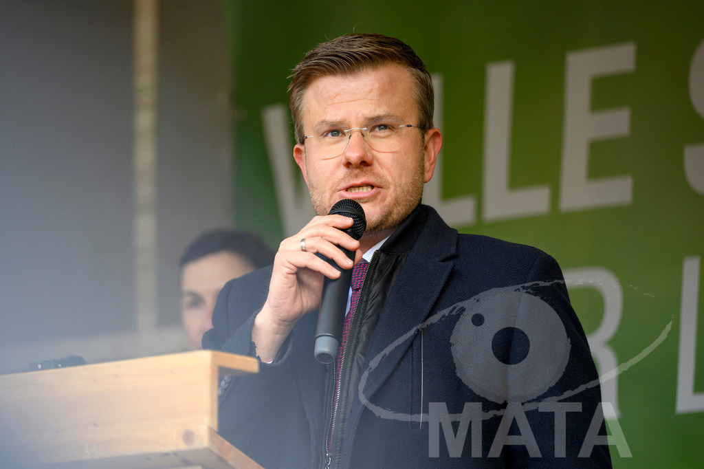 _DWA4497 | Oberbürgermeister Nürnberg, Marcus König bei Bauerndemo gegen Agrarpolitik der Bundesregierung  auf dem Straße Obstmarkt und Hauptmarkt . Nürnberg, 08.01.2024 - Realisiert mit Pictrs.com
