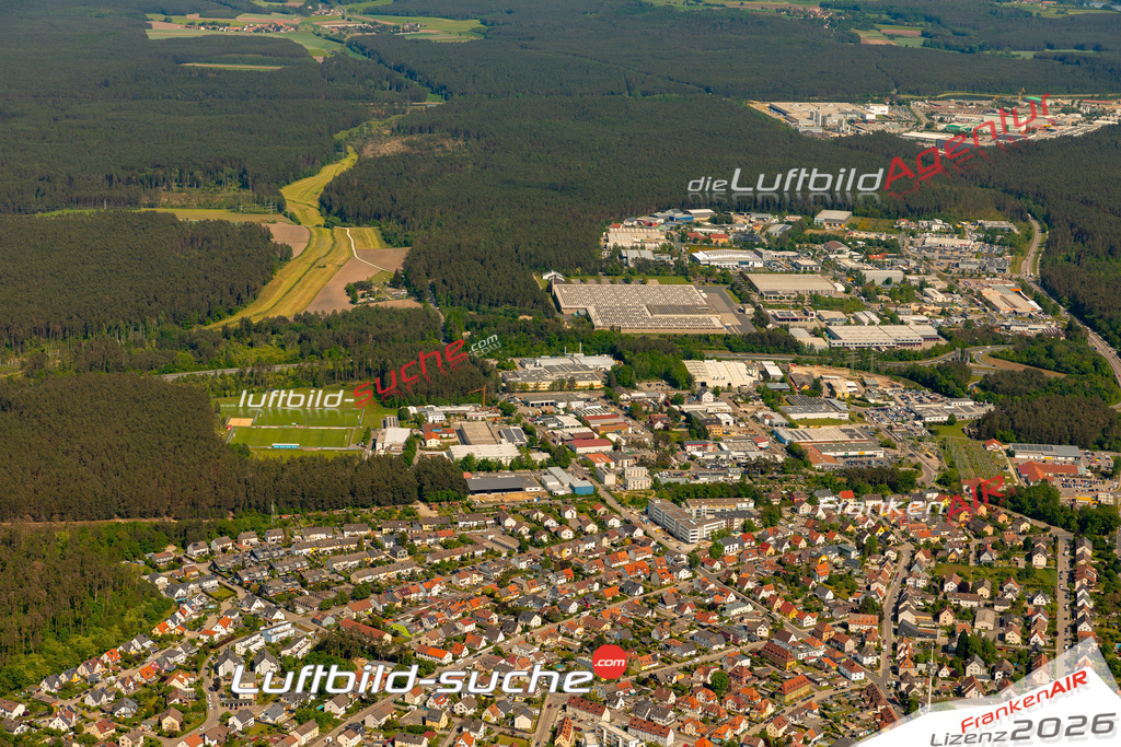 Das Luftbild zeigt :  Roth - Die Luftaufnahme wurde 2024 vom UL-Flugzeug aus erstellt ( keine Drohne ) - Hochauflösende Luftaufnahme - Für grossformatige Ausdrucke geeignet. Die Geschenkidee !Mit Lizenz und Bildrechte bestellbar