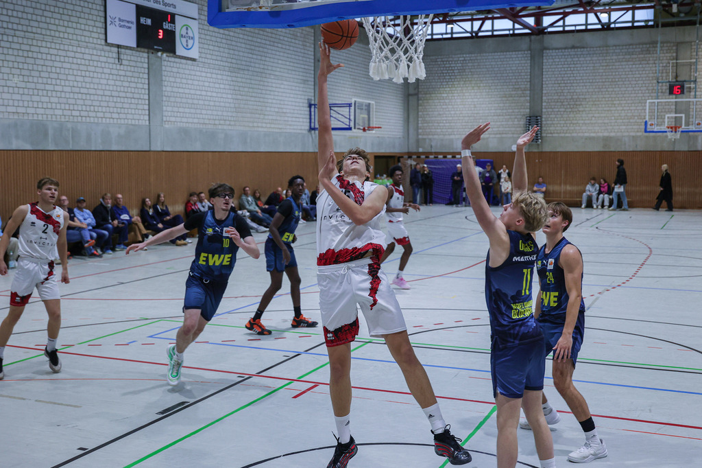 NBBL BAYER GIANTS vs EWE Baskets Juniors Oldenburg-32 | Fotos von Basketballspielen aus dem Raum NRW fotografiert von Gero Mueller-Laschet und Daniel Schaefer - Realisiert mit Pictrs.com