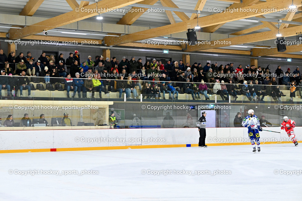 ESV Ferlach vs. UECR Eisbären Huben | Besucher HTC Eishalle Ferlach, ESV Ferlach vs. UECR Eisbären Huben, ESV Ferlach vs. UECR Eisbären Huben am 31.10.2025 in Ferlach (HTC Eishalle Ferlach), Austria, (Photo by Bernd Stefan)