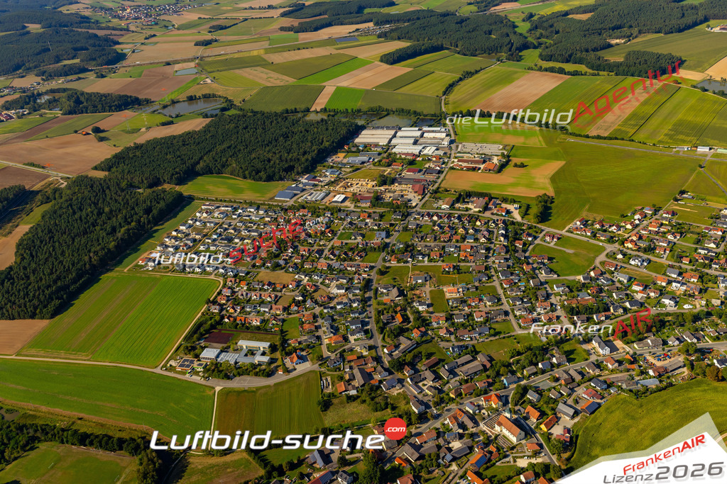 Das Luftbild zeigt :  Schmidgaden - Die Luftaufnahme wurde 2024 vom UL-Flugzeug aus erstellt ( keine Drohne ) - Hochauflösende Luftaufnahme - Für grossformatige Ausdrucke geeignet. Die Geschenkidee !Mit Lizenz und Bildrechte bestellbar