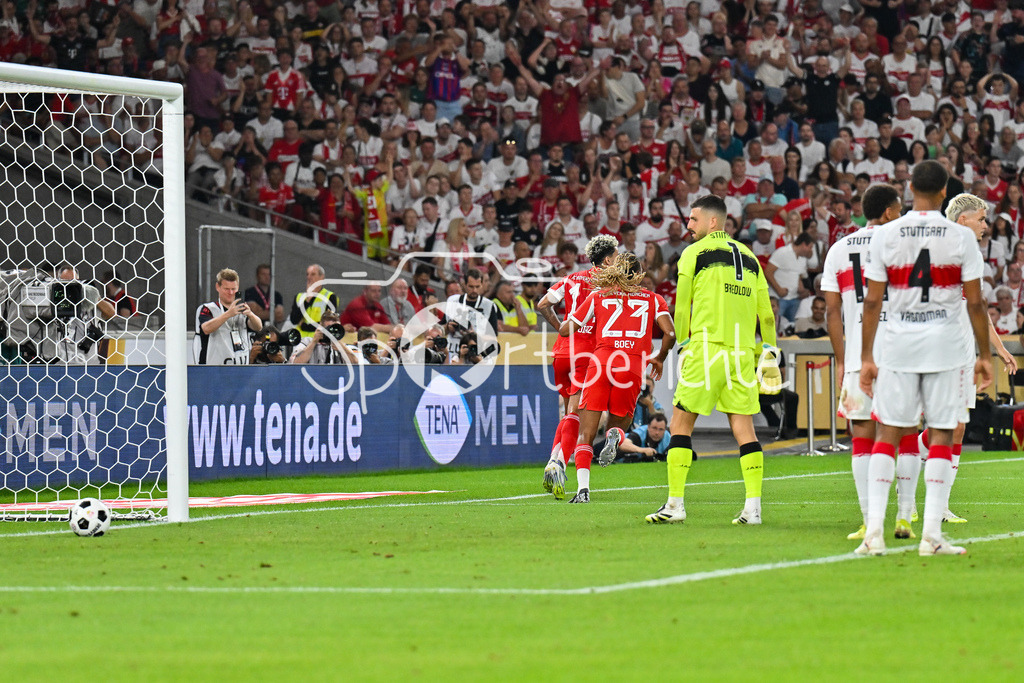 VfB Stuttgart - FC Bayern München | Jubel nach dem Treffer zum 0-2 druch Luis DIAZ (FC Bayern München 14) / Tor / Torschuetze / Freude / Happy / Franz-Beckenbauer Supercup: VfB Stuttgart - FC Bayern München; MHP Arena am 16.08.2025