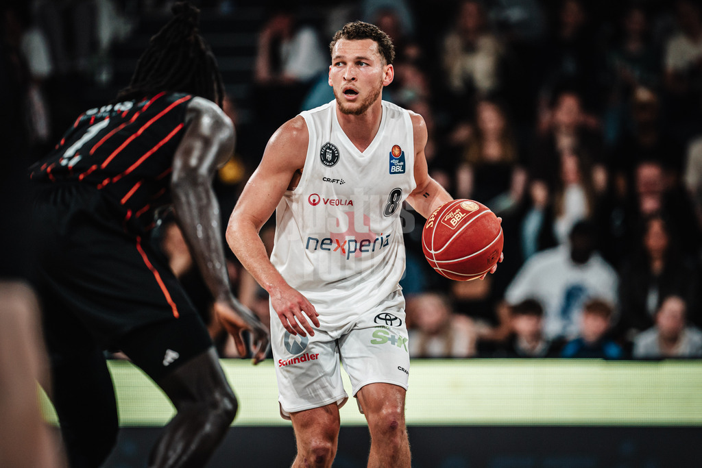 Basketball | Männer | Saison 2023/2024 | easyCredit Basketball Bundesliga | 32. Spieltag | Veolia Towers Hamburg vs. NINERS Chemnitz | 04.05.2024 | Brae Ivey (#8, Veolia Towers Hamburg)