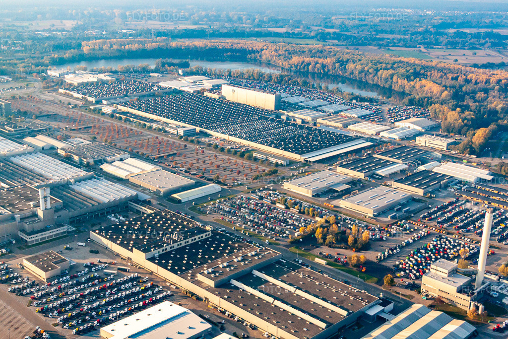 Luftbild: Wörth Daimler im Ortsteil Maximiliansau in Wörth im Bundesland Rheinland-Pfalz in Deutschland. Foto: IMG_46092.jpg vom 23.10.2011 durch Werner Riehm/FLY-FOTO.de