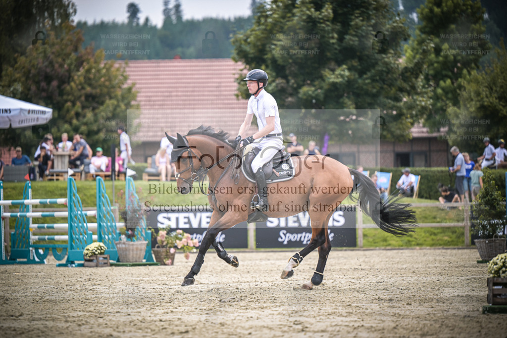 DOS_2330 | Entdecke hochwertige Reitturnierfotos von Foto Oger. Professionell, emotional und authentisch – jetzt Lieblingsmomente im Shop bestellen. - Realisiert mit Pictrs.com