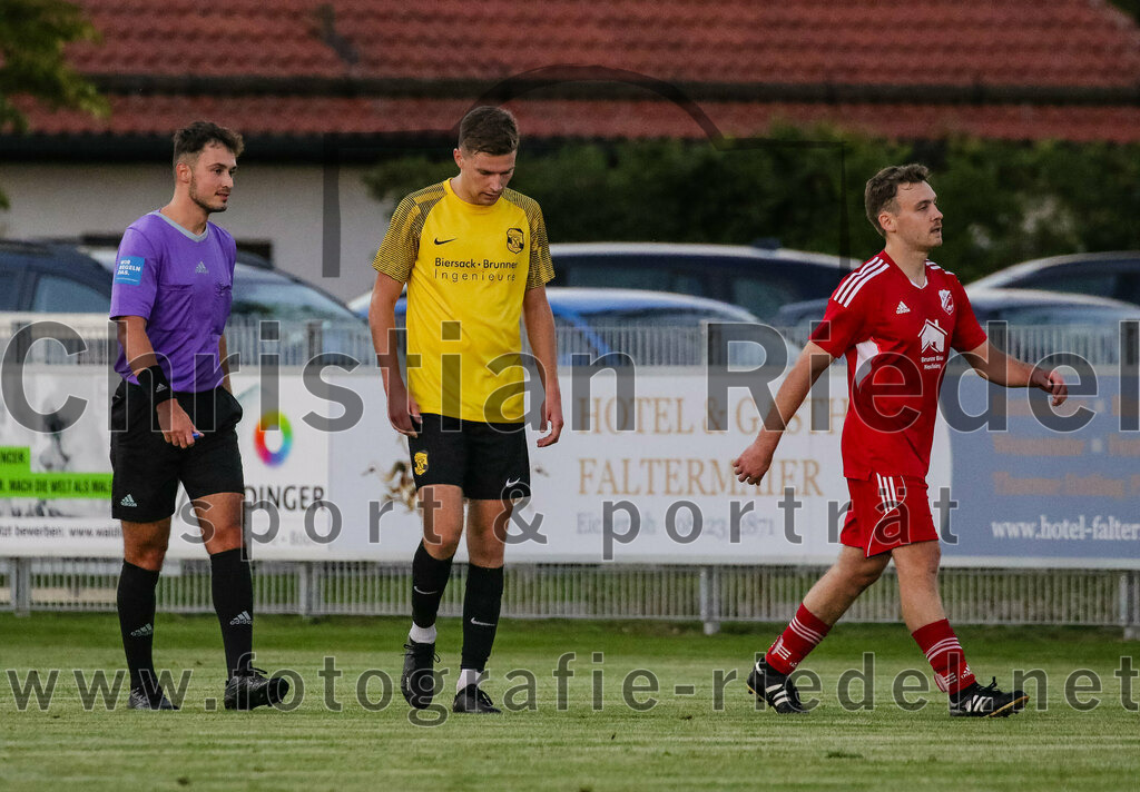 2023-09-07_070_FC_Finsing_gegen_FC_Moosinning_II | Finsing, Deutschland, 07.09.2023:
Fußball, Kreisliga 2023 / 2024, 8. Spieltag, FC Finsing gegen FC Moosinning II, Endergebnis: 3:0

Schiedsrichter Noar Aliu, Maximilian Schmid (FC Moosinning, #14), Patrick Forchhammer (FC Finsing, #13)

Foto: Christian Riedel / fotografie-riedel.net