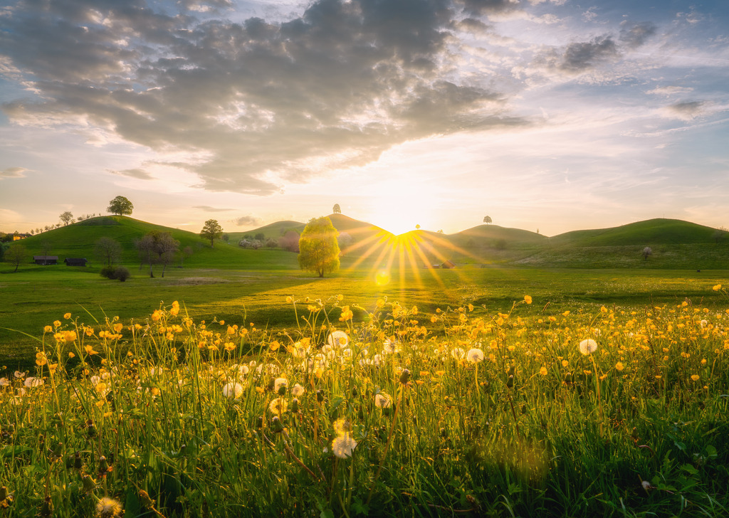 The Hills 2 | Sonnenuntergang über den bekannten Moränenhügeln - Realisiert mit Pictrs.com