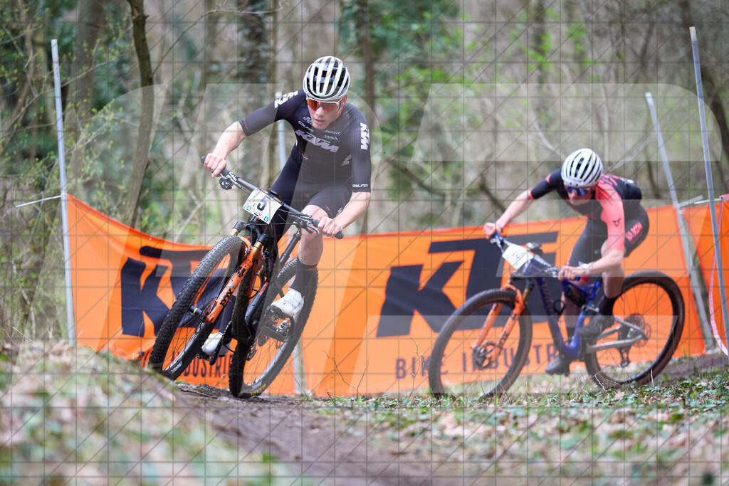 34. KTM Kamptal Trophy 5, BARRET MAUNZ Maks Alfred (AUT), Men Elite, KTM FACTORY MTB TEAM vor 14, SCHNEIDER Gian (SUI), KABOOM-Raceteam | ZÖBING, Österreich – 2026-03-29: 34. KTM Kamptal Trophy5, BARRET MAUNZ Maks Alfred (AUT), Men Elite, KTM FACTORY MTB TEAM vor 14, SCHNEIDER Gian (SUI), KABOOM-RaceteamFoto: © 2026 Martin Bihounek - MB Creative e.U.