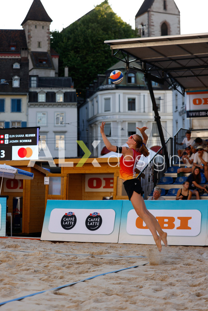 Obi BeachTour 2026 - Basel | BASEL, SWITZERLAND - JULY 17: LINDA ABBÜHL (SUI) serve during the Obi BeachTour 2026 match between BOSSART / ABBÜHL (SUI) and KLUSER / SCHWAB (SUI) at Barfüsserplatz on July 17, 2026 in Basel, Switzerland. - Realisiert mit Pictrs.com