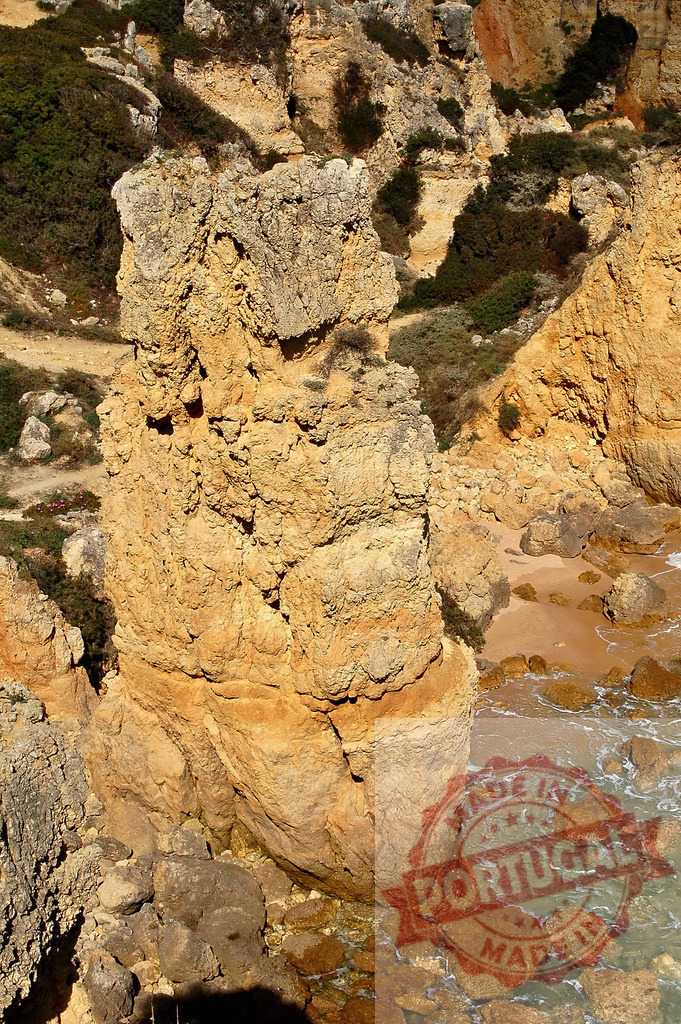 Coastal rock formation rising from Atlantic Ocean waters | Towering sea stack structure marking the rugged Algarve coastline - Realisiert mit Pictrs.com