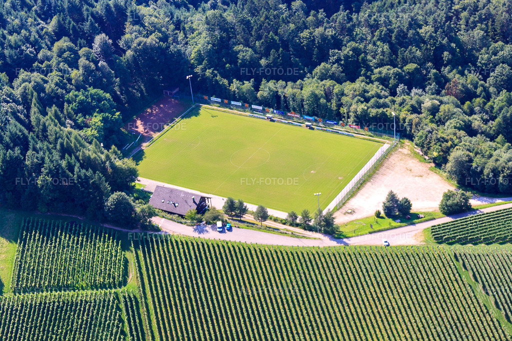 Luftbild: Fussballplatz des Sportverein Sasbachwalden im Ortsteil Büchelbach in Sasbachwalden im Bundesland Baden-Württemberg in Deutschland. Foto: IMG_31494.jpg vom 09.08.2010 durch Werner Riehm/FLY-FOTO.de