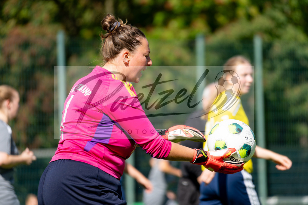 20260906_RULSVK_0401 | Fußball, Frauen:   beim Spiel der Kreisliga zwischen SG Rulle/Haste vs. SV Kettenkamp am 06.09.2026 im Stavermann-Sportpark in Rulle/Wallenhorst, Deutschland.(Foto von Nico Paetzel) - Realisiert mit Pictrs.com