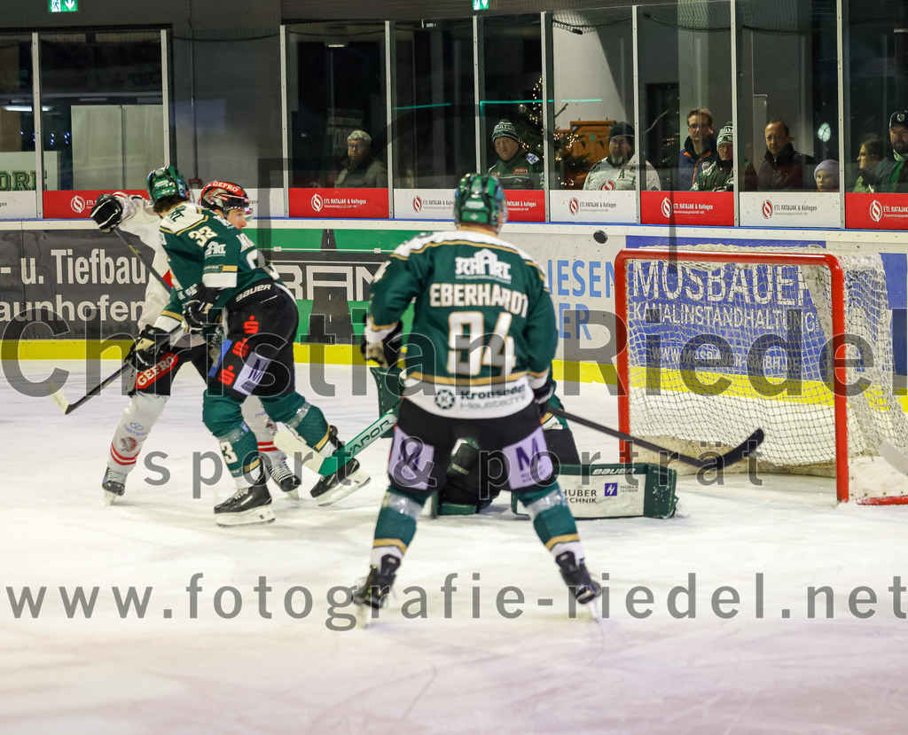 2025-12-14_070_TSV_Erding_gegen_ECDC_Memmingen_Indians | Erding, Deutschland, 14.12.2025:Eishockey, Oberliga Süd 2025 / 2026, 26. Spieltag, TSV Erding gegen ECDC Memmingen Indians, Endergebnis: 1:2Foto: Christian Riedel / fotografie-riedel.net