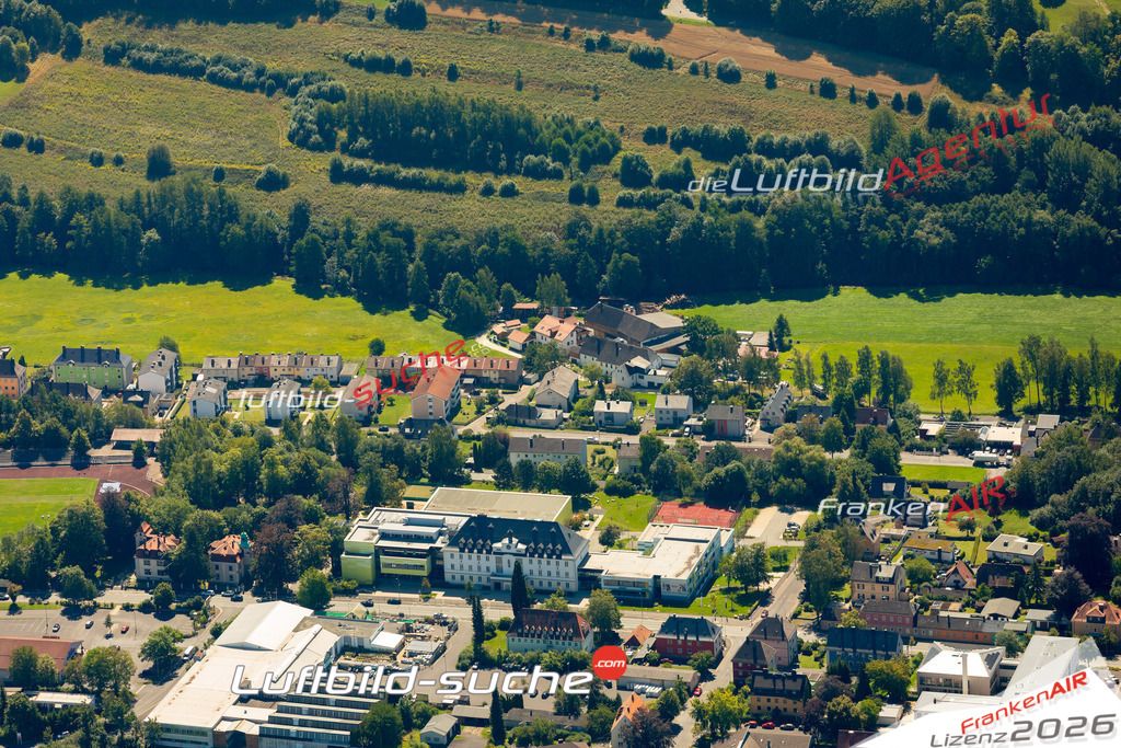 Das Luftbild zeigt : Egerstraße Wunsiedel - Die Luftaufnahme wurde 2023 vom UL-Flugzeug aus erstellt ( keine Drohne ) - Hochauflösende Luftaufnahme - Für grossformatige Ausdrucke geeignet. Die Geschenkidee !Mit Lizenz und Bildrechte bestellbar