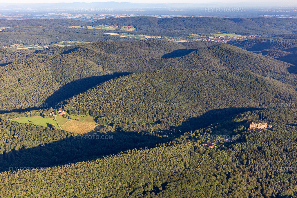 Aerial view: Fleckenstein Castle from the north in Lembach in the state Bas-Rhin, France.Photo: IMG_142346.jpg taken on 07/08/2024 by Werner Riehm/FLY-FOTO.comResolution of the original: 5283 x 3522 pxWWW.FLECKENSTEIN.FR
