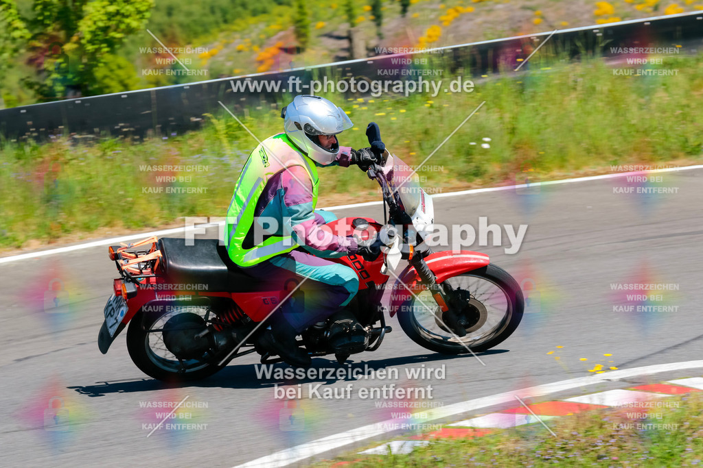Moto-TeamOBK-22363 | Hier findet Ihr Bilder von Touristenfahrten auf der Nürburgring Nordschleife oder von anderen Veranstaltungen die ich besucht habe. Viel Spass beim Durch Schauen 