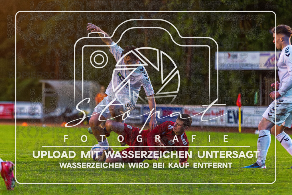Bezirksliga Herren LG - TV Jahn Schneverdingen II vs. Buchholzer FC | Matthias Munoz Reising (Buchholzer FC #15), Marvin Michel Heering (TV Jahn Schneverdingen II #9); Bezirksliga Herren LG - TV Jahn Schneverdingen II vs. Buchholzer FC am 15.05.26 in Osterwald-Stadion, Schneverdingen - Realisiert mit Pictrs.com