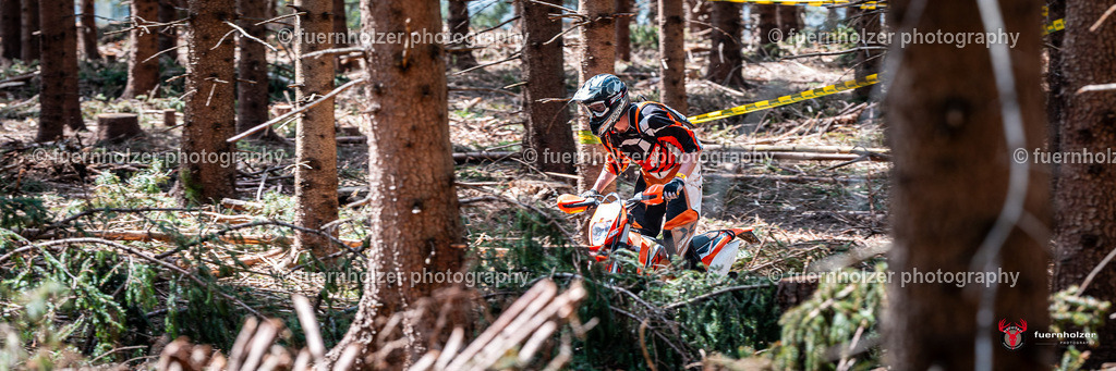 fuernholzer_250501-C2-386-2 | Fotografische Impressionen von der Red Stag Enduro Extreme by fuernholzer-photography.com. Endurosport in Österreich fotografisch festgehalten von fuernholzer. Auftragsfotografie für Private, Gewerbefotos und Industriefotografie. Eventfotografie, Sportfotografie und Motorsportfotografie. Anbieter von Fotoworkshops, Fototraining, fotografischen Vorträgen und Fotoseminaren.