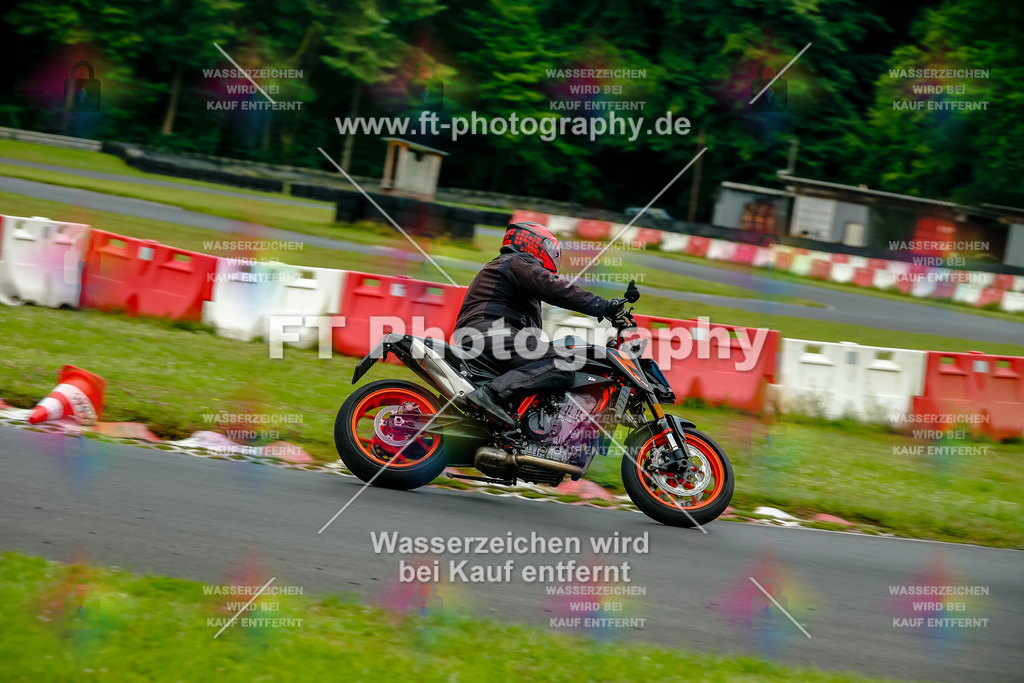 VBK-3513 | Hier findet Ihr Bilder von Touristenfahrten auf der Nürburgring Nordschleife oder von anderen Veranstaltungen die ich besucht habe. Viel Spass beim Durch Schauen 