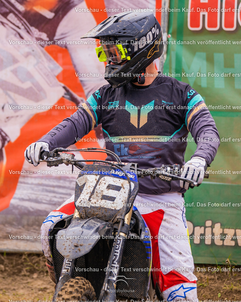 10_05_Dreetz-4735 | Sportfotografin aus Berlin-Brandenburg mit Fokus auf Motocross. Ich halte deine sportliche Leistung und echte Emotionen auf und neben der Strecke professionell fest. Entdecke die Fotos von deinem Rennen und bestelle sie direkt hier im Shop.