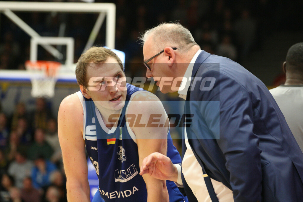 Phoenix Hagen - Bochum | Tom-Niclas Alte und Headcoach Felix Banobre  - © Sportfoto-Sale (MK) - Realisiert mit Pictrs.com