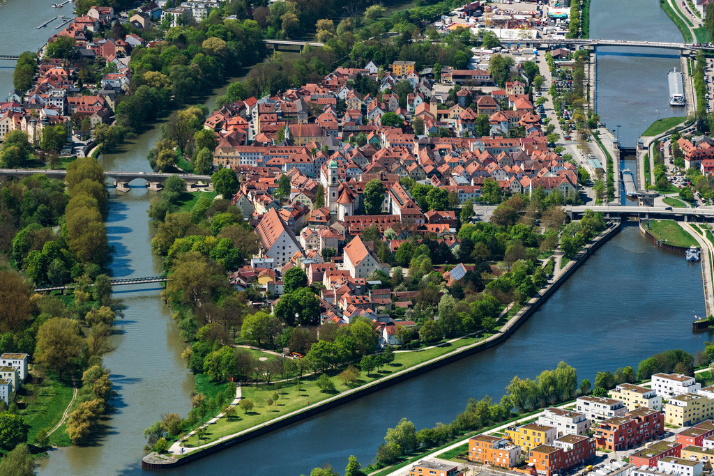 dr__0101835.jpg | REGENSBURG 04.05.2023 Stadtbezirk Stadtamhof in Regensburg im Bundesland Bayern, Deutschland. // The district Stadtamhof in Regensburg in the state Bavaria, Germany. Foto: Daniel Reiter