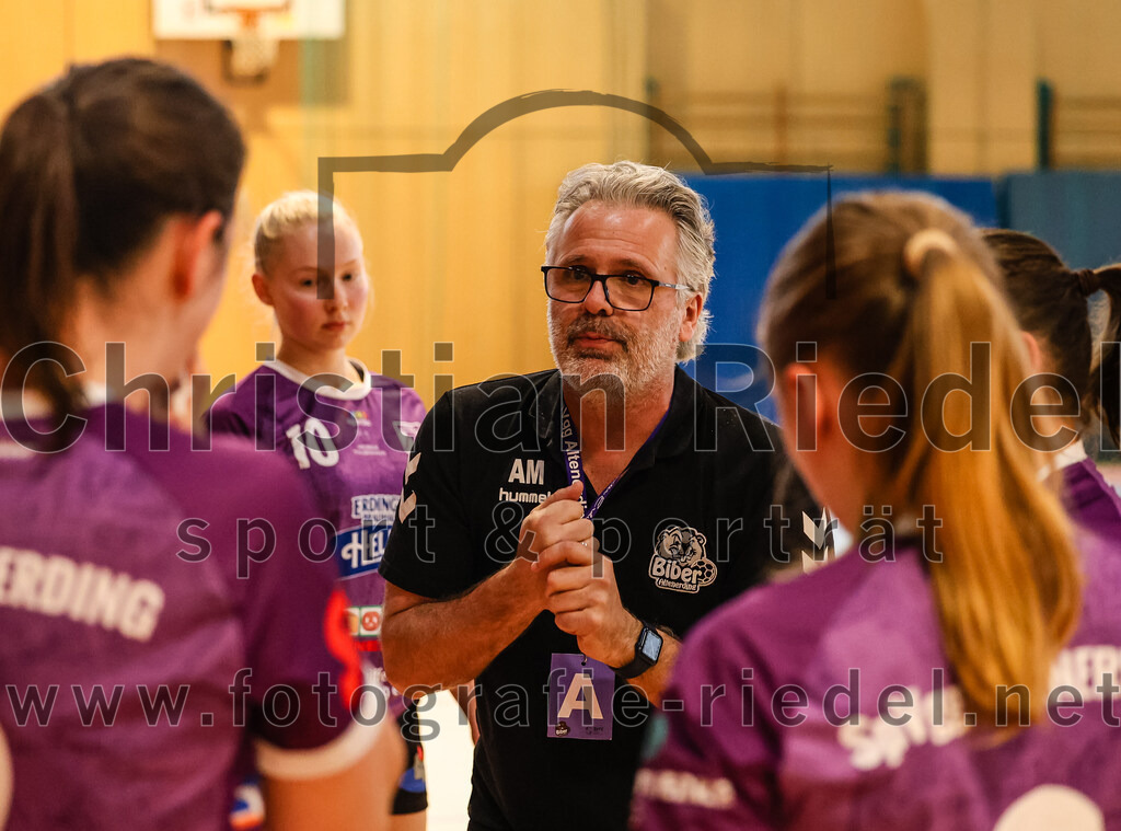 2024-03-09_051_SpVgg_Altenerding_gegen_Eintracht_Dachau-Karlsfeld | Erding, Deutschland, 09.03.2024:
Handball, Bezirksoberliga Frauen Altbayern 2023 / 2024, 17. Spieltag, SpVgg Altenerding gegen Eintracht Dachau-Karlsfeld, Endergebnis: 26:25

Trainer Andreas Mittermeier (SpVgg Altenerding)

Foto: Christian Riedel / fotografie-riedel.net