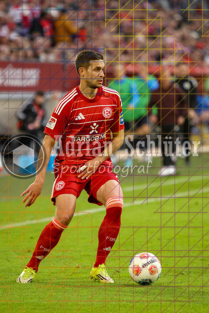 10.04.2026, GER, Fussball, Herren, 2. BL, Saison 2025/2026, Fortuna Düsseldorf - Holstein Kiel | Tim Oberdorf (Fortuna Düsseldorf) in Aktion am Ball, Einzelaktion 