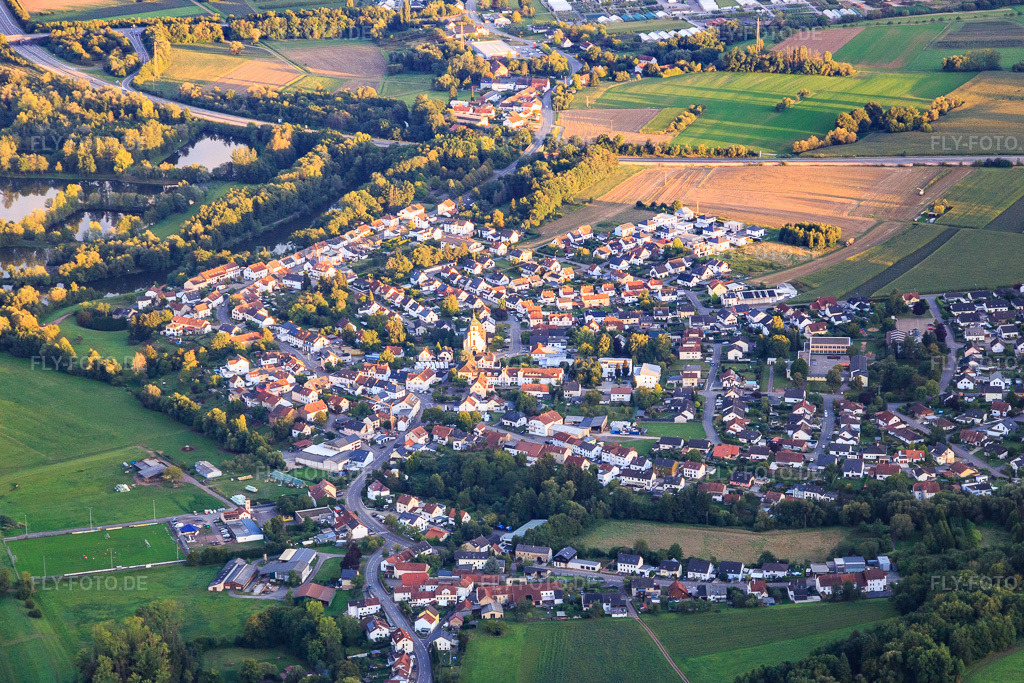 Luftbild: Ortsansicht aus Norden im Ortsteil Schwemlingen in Merzig im Bundesland Saarland in Deutschland. Foto: IMG_149606.jpg vom 05.09.2025 durch Werner Riehm/FLY-FOTO.de