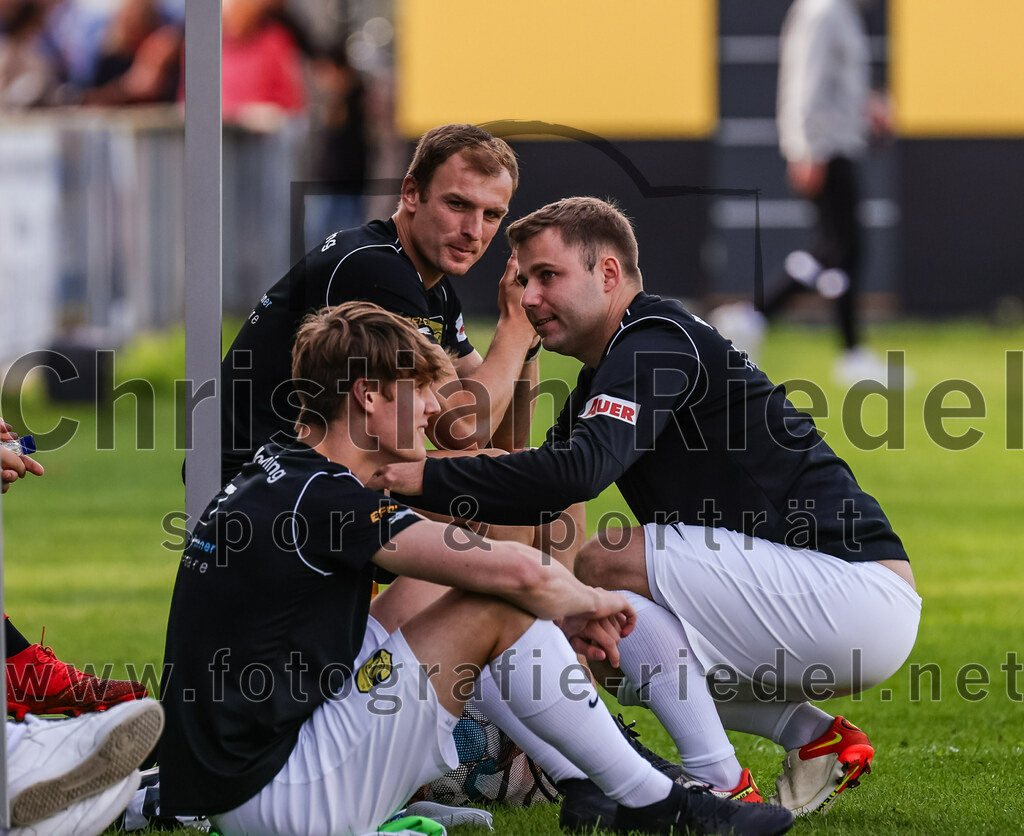 2023-08-08_010_FC_Moosinning_gegen_FC_Langengeisling | Moosinning, Deutschland, 08.08.2023:
Fußball, Bezirksliga Oberbayern Ost 2023 / 2024, 3. Spieltag, FC Moosinning gegen FC Langengeisling, Endergebnis: 0:4

Peter Werndl (FC Moosinning, #9), Johannes Volkmar (FC Moosinning, #3)

Foto: Christian Riedel / fotografie-riedel.net
