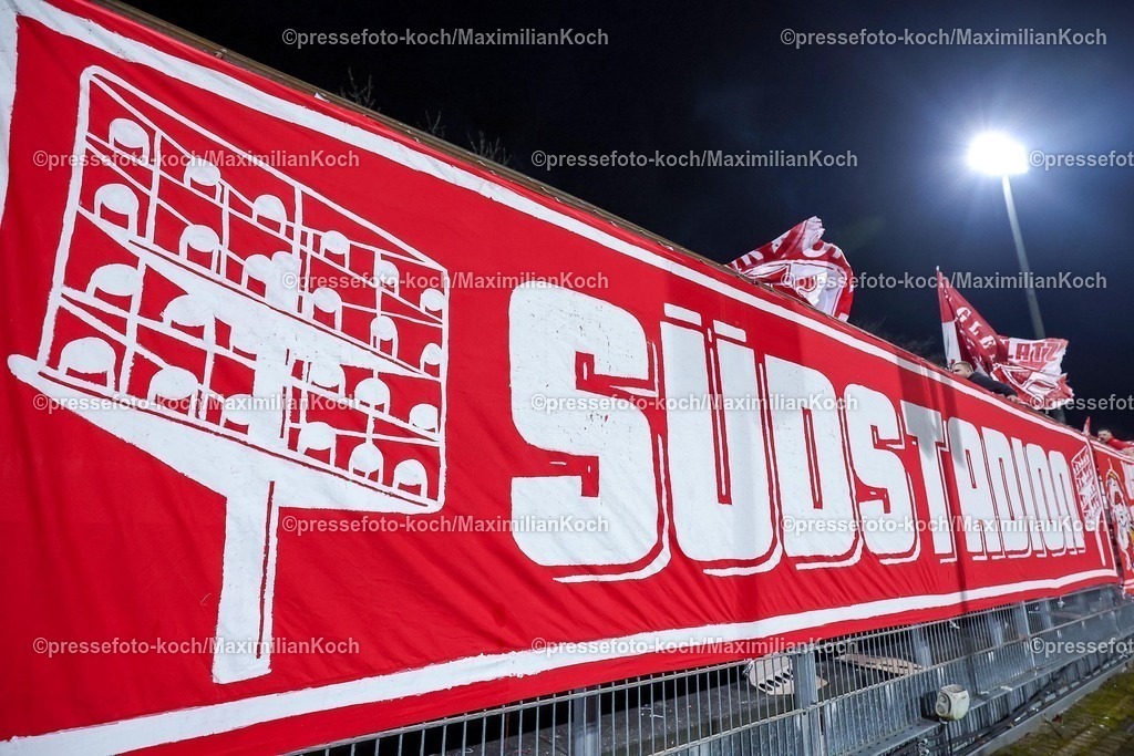 FKo26022601048 | 26.02.2026, Fußball, Landespokal Mittelrhein, SC Fortuna Köln - TSV Alemannia Aachen, Südstadion, Viertelfinale Bitburger-Pokal, Saison 2025 2026: Schriftzug Banner Südstadion Logo Fans Tribüne  DFB regulations prohibit any use of photographs as image sequences and or quasi-video.