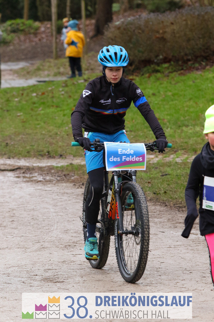 1700m Stadtwerke Jugendlauf | 3 Koenigslauf 2024 1700m Stadtwerke Jugendlauf - Realisiert mit Pictrs.com