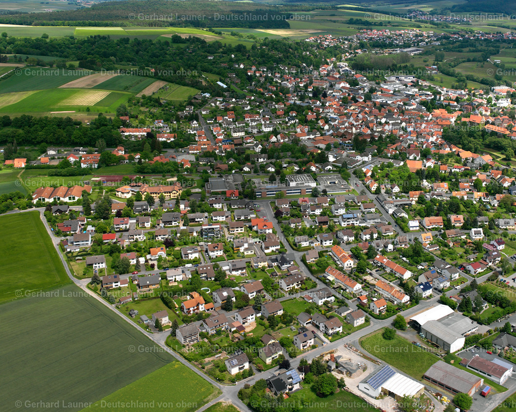 2615639 | SCHLITZ 09.06.2006 Wohngebiet einer Einfamilienhaus- Siedlung  in Schlitz im Bundesland Hessen, Deutschland // Single-family residential area of settlement  in Schlitz in the state Hesse, Germany Foto: Gerhard Launer
