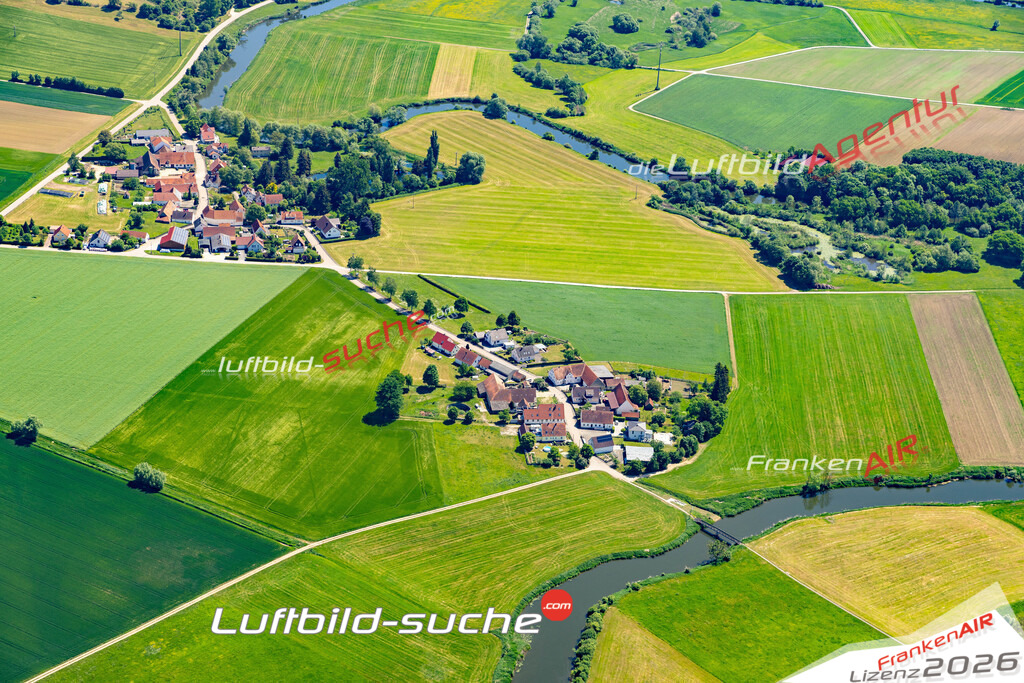 Die Luftaufnahme Bruensee - Harburg wurde 2022 vom Flugzeug aus (keine Drohne) erstellt. Hohe Auflösung -für große Poster und Wandbilder geeignet - Garantiert!