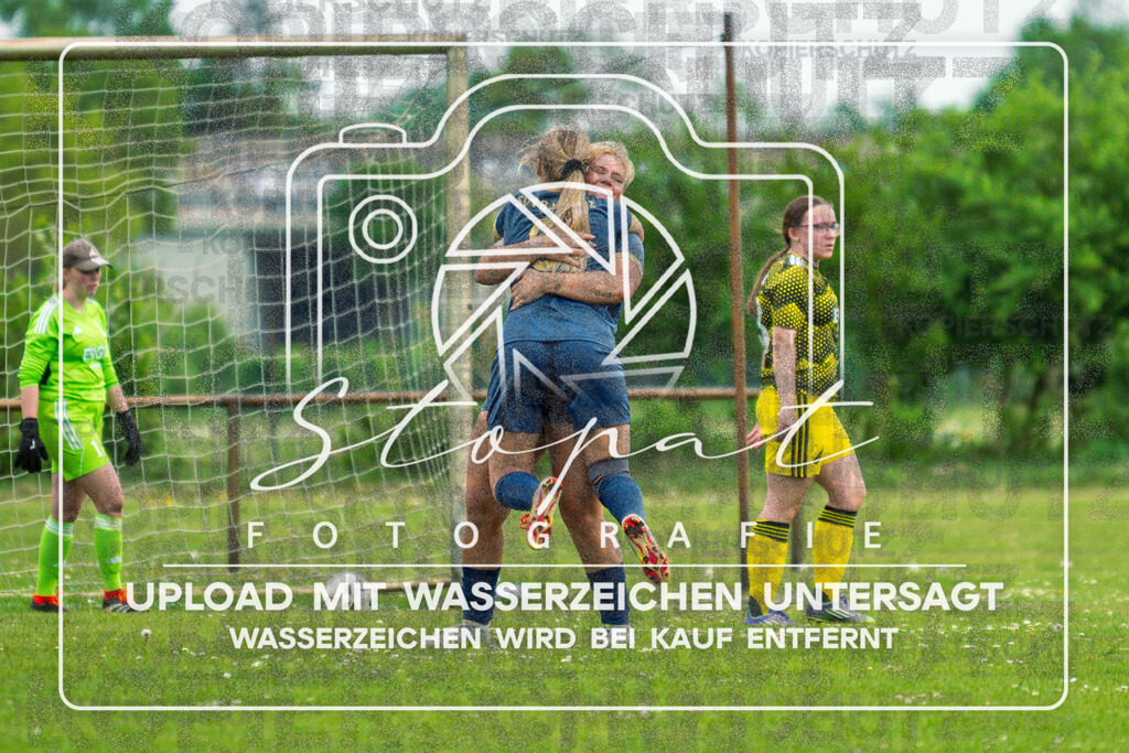 Kreisliga Damen HK - SVN Buchholz vs. SG Fulde | Luisa Baßmann (#10 SVN Buchholz); Kreisliga Damen HK - SVN Buchholz vs. SG Fulde am 03.05.2026 in Sportplatz Buchholz, Buchholz (Aller) - Realisiert mit Pictrs.com