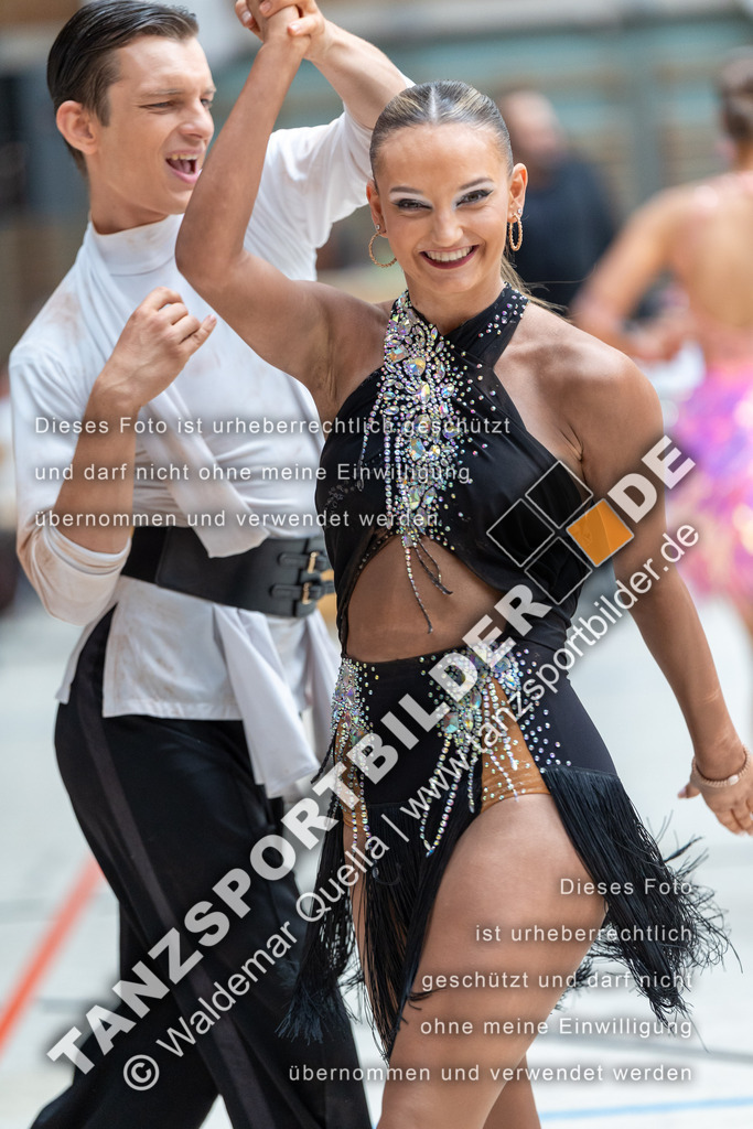 20240810-01271 | Hier finden Sie Tanz Bilder vom Latein und Standard Formationen tanzen. Sportbilder vom Tanzsport. Schöne Fotos und von Weltmeisterschaft, Europameisterschaft, Bundesliga, Regionalliga, Oberliga und Landesliga sowie von GOC Stuttgart, DanceComp, WM Bremen