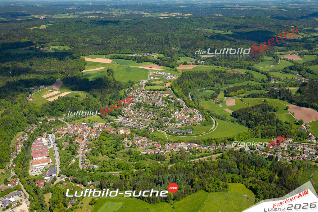 Klassische Luftaufnahme ohne Drohne zeigt:Untergröningen bei Abtsgmünd - Die Luftbildaufnahme wurde 2025 vom UL-Flugzeug heraus erstellt ( keine Drohne ) - Hochauflösende Luftaufnahme -Nicht vergleichbar mit Google Maps oder Satelittenbilder- Die Geschenkidee !Mit Lizenz und Bildrechte bestellbar