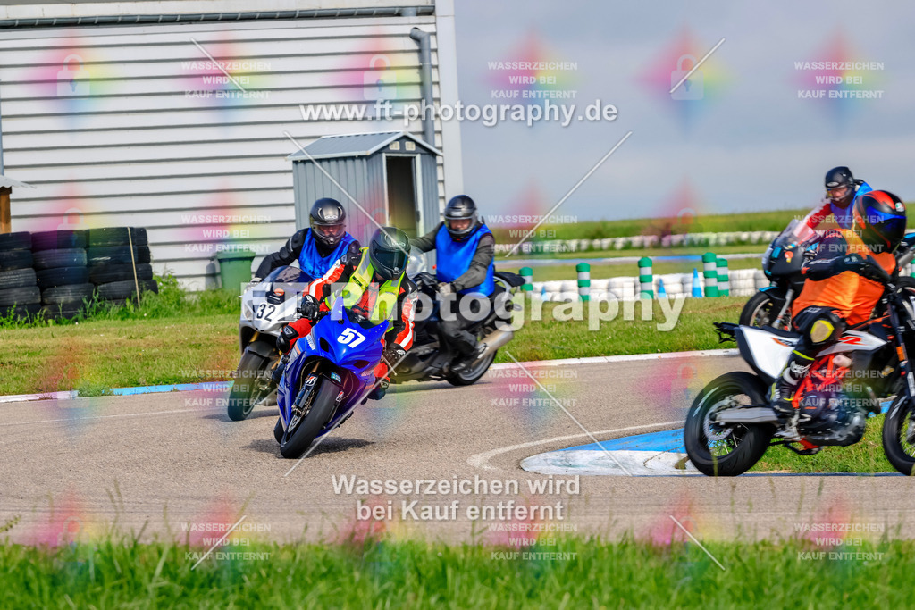 MotoTeam-8439 | Hier findet Ihr Bilder von Touristenfahrten auf der Nürburgring Nordschleife oder von anderen Veranstaltungen die ich besucht habe. Viel Spass beim Durch Schauen 
