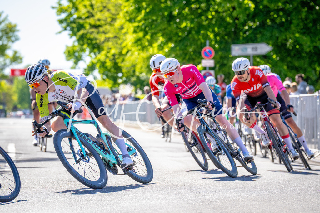 Spurt in den Mai 2026 - Großer Preis der Sparkasse Neuss | Annual one-day road cycling race "Großer Preis der Sparkasse Neuss" held in Büttgen, Germany, organized by VfR Büttgen 1912 e.V. The event features multiple races across all age categories from U11 youth to Elite men. - Realisiert mit Pictrs.com