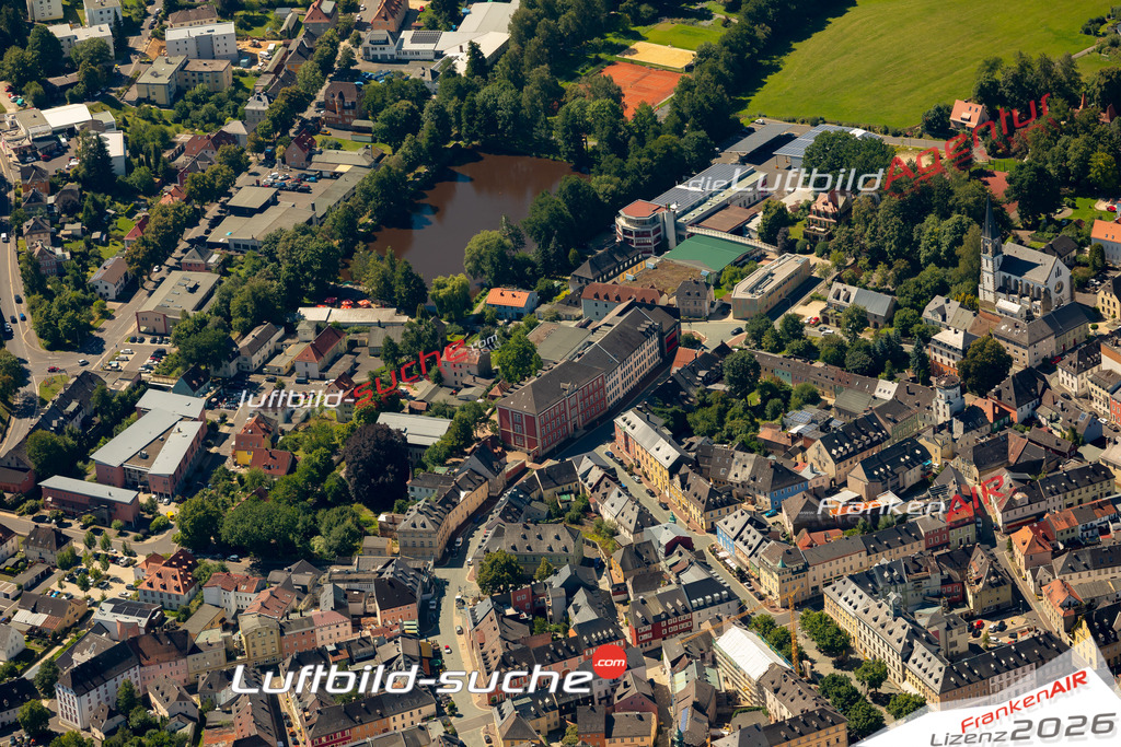 Das Luftbild zeigt : Burggraf-Friedrich-Straße Wunsiedel - Die Luftaufnahme wurde 2023 vom UL-Flugzeug aus erstellt ( keine Drohne ) - Hochauflösende Luftaufnahme - Für grossformatige Ausdrucke geeignet. Die Geschenkidee !Mit Lizenz und Bildrechte bestellbar