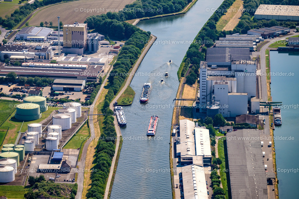 Minden_Industriehafen_ELS_0748050623 | MINDEN 05.06.2023 Kaianlagen und Schiffs- Anlegestellen am Hafenbecken des Binnenhafen " AGRAVIS Mischfutter Ostwestfalen-Lippe GmbH - Minden " an der Straße Zum Industriehafen in Minden im Bundesland Nordrhein-Westfalen, Deutschland. // Quays and boat moorings at the port of the inland port " AGRAVIS Mischfutter Ostwestfalen-Lippe GmbH - Minden " on street Zum Industriehafen in Minden in the state North Rhine-Westphalia, Germany. Foto: Martin Elsen