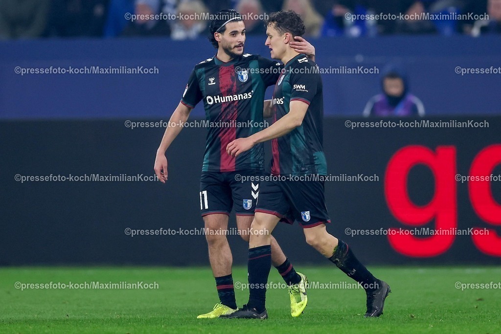 S0401022501060 | 01.02.2025, Fußball, FC Schalke 04 - 1. FC Magdeburg, 2.. Fußball Bundesliga, 20. Spieltag, Veltins-Arena Gelsenkirchen, Saison 2024 2025: Torjubel nach dem 3:0 durch Martijn Kaars (1.FC Magdeburg #9)DFB regulations prohibit any use of photographs as image sequences and or quasi-video.
