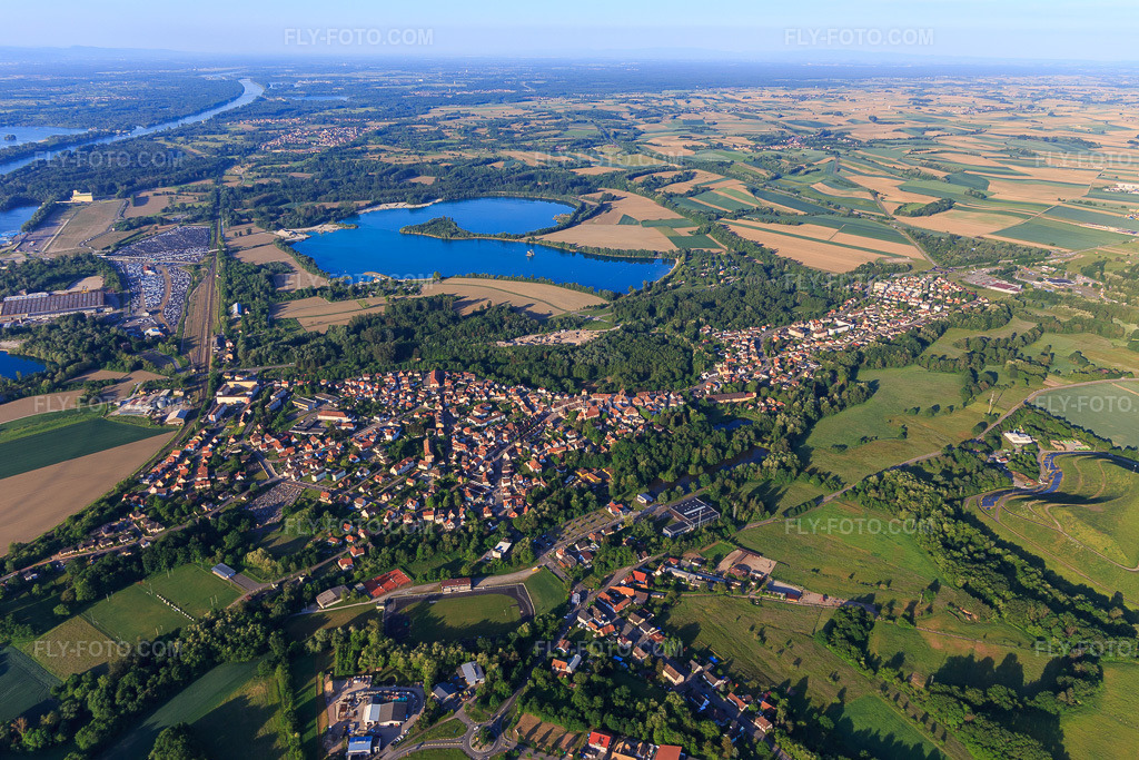 Aerial view: City overview from the north in the district Neulauterburg in Lauterbourg in the state Bas-Rhin, France.Photo: IMG_131500.jpg taken on 05/18/2022 by Werner Riehm/FLY-FOTO.comResolution of the original: 5472 x 3648 px