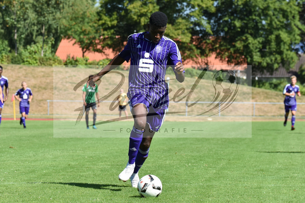 20180804_OSNSCP_0011 | Fußball, A-Junioren: Hakim Traore (VfL Osnabrück) in Aktion, am Ball, Einzelaktion beim Testspiel zwischen VfL Osnabrück vs. SC Preußen Münster am 04.08.2018 im Sportpark Illoshöhe in Osnabrück, Deutschland.(Foto von Nico Paetzel) - Realisiert mit Pictrs.com